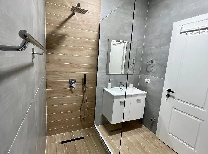 Apartment George Apartments2023 *